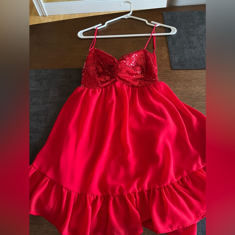 Lucy in the Sky size medium fits like a small. Never worn but tags have been cut
